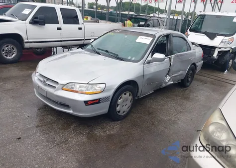 2000 Honda Accord 2.3 Lx from USA, damaged, VIN 1HGCG6658YA076894